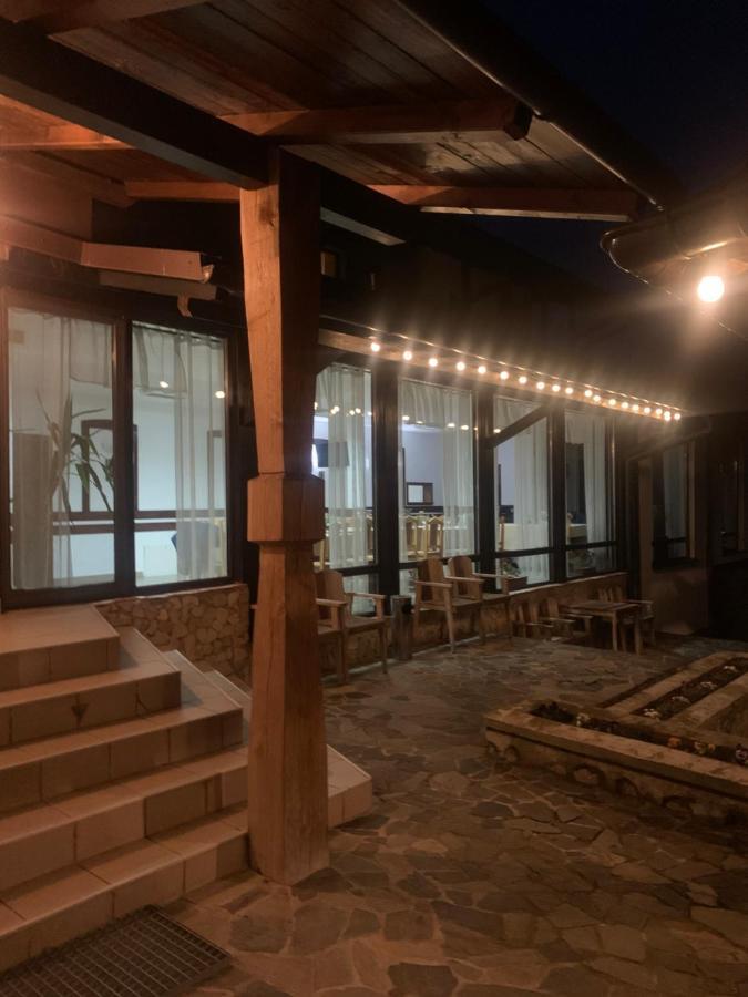 No Comment Rustic Hotel Curtea de Argeş Exterior foto