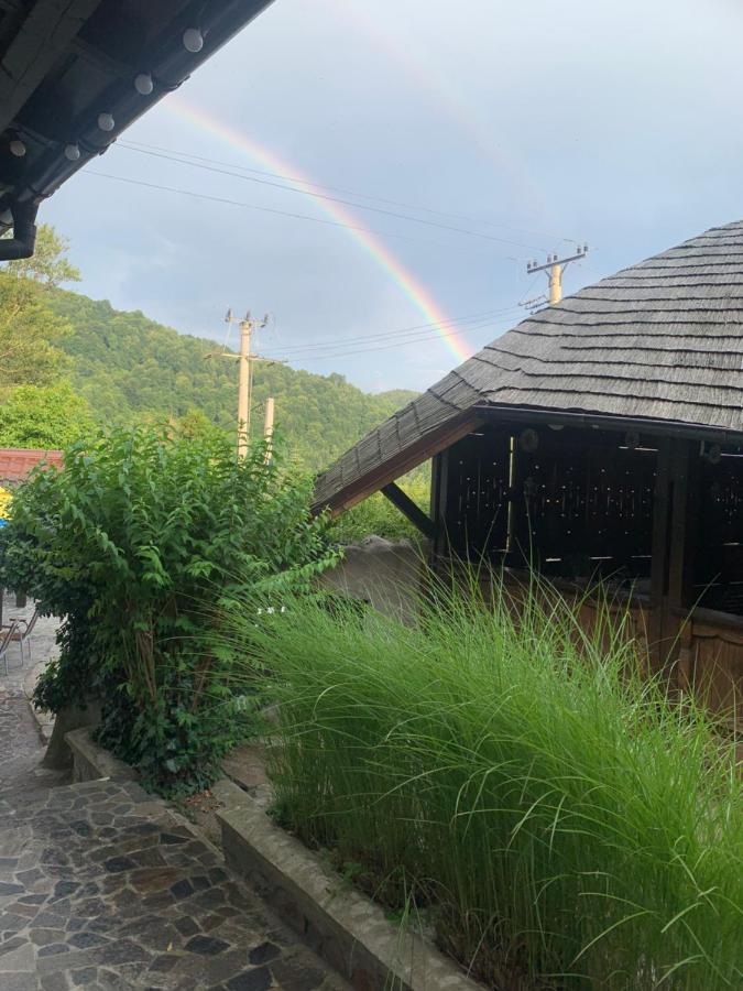 No Comment Rustic Hotel Curtea de Argeş Exterior foto