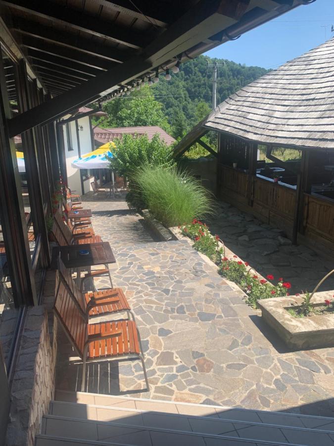 No Comment Rustic Hotel Curtea de Argeş Exterior foto